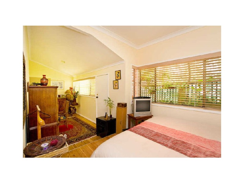 83 Ocean Parade, Burleigh Heads QLD 4220