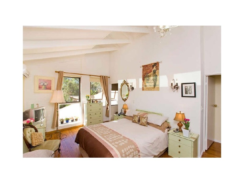 83 Ocean Parade, Burleigh Heads QLD 4220