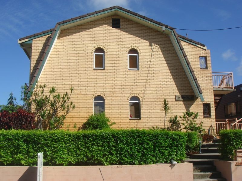 1/10 Tenth Avenue, Palm Beach QLD 4221