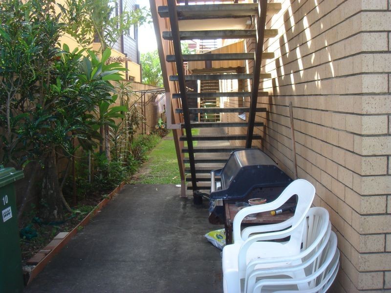 1/10 Tenth Avenue, Palm Beach QLD 4221