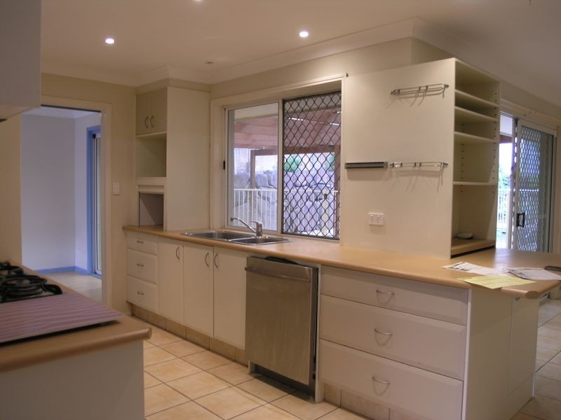 8 Kalamunda Close, Elanora QLD 4221