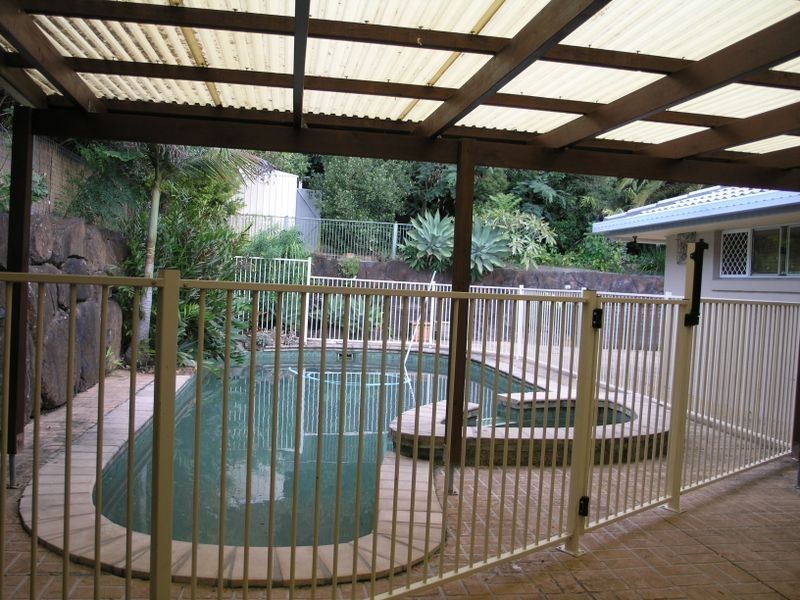 8 Kalamunda Close, Elanora QLD 4221