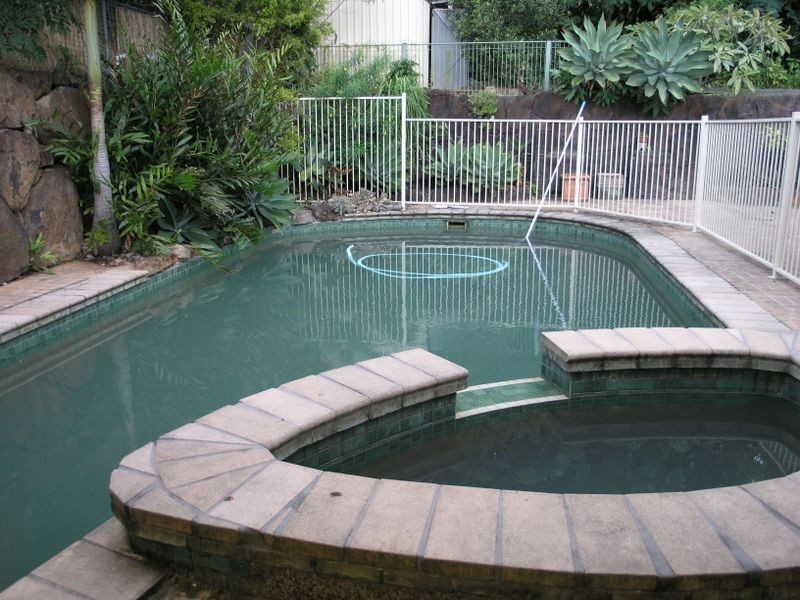 8 Kalamunda Close, Elanora QLD 4221