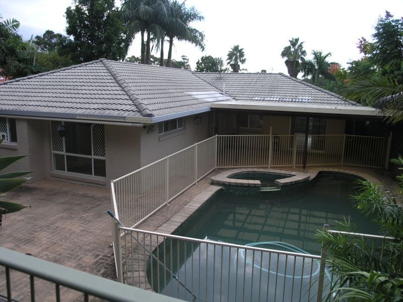 8 Kalamunda Close, Elanora QLD 4221