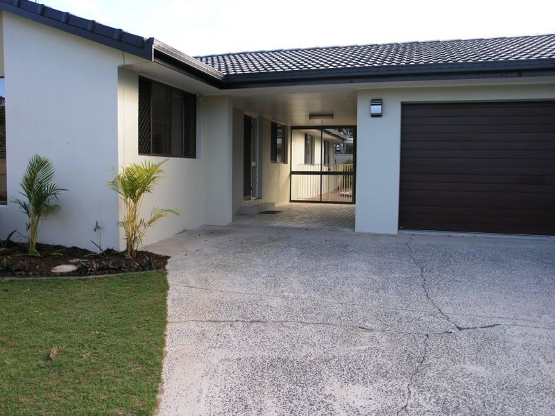 5 Barberry Court, Palm Beach QLD 4221