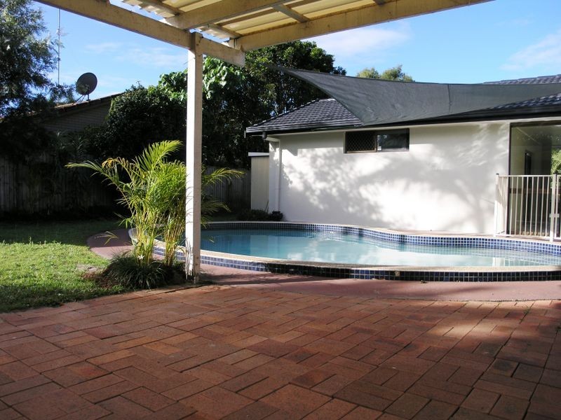 5 Barberry Court, Palm Beach QLD 4221