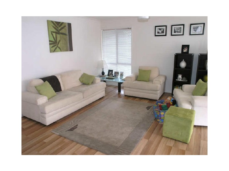 8 Ottelia Drive, Elanora QLD 4221