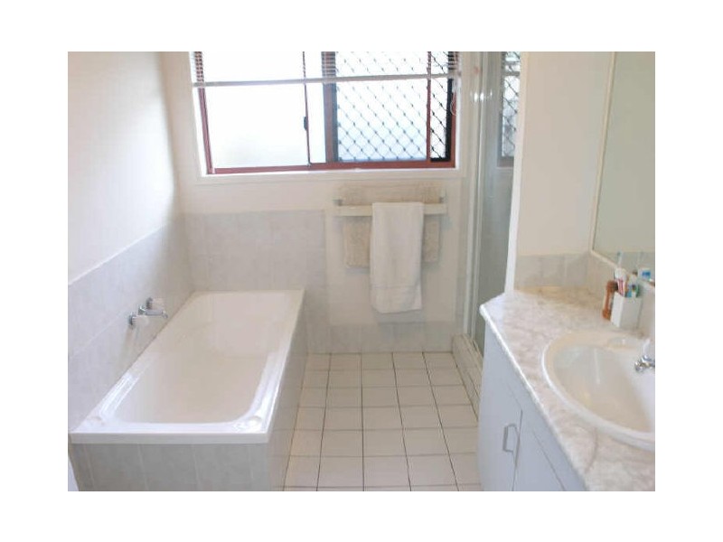 8 Ottelia Drive, Elanora QLD 4221