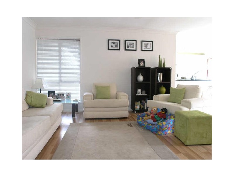 8 Ottelia Drive, Elanora QLD 4221