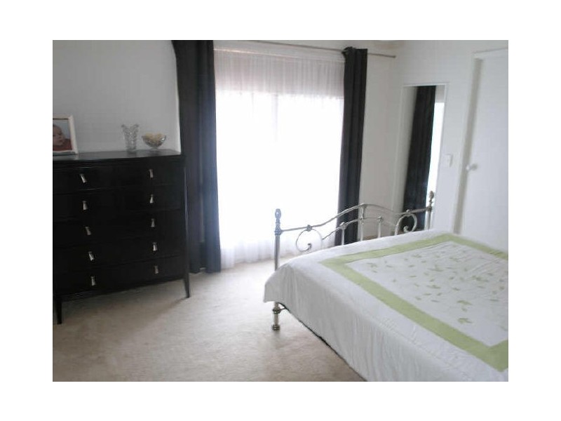 8 Ottelia Drive, Elanora QLD 4221