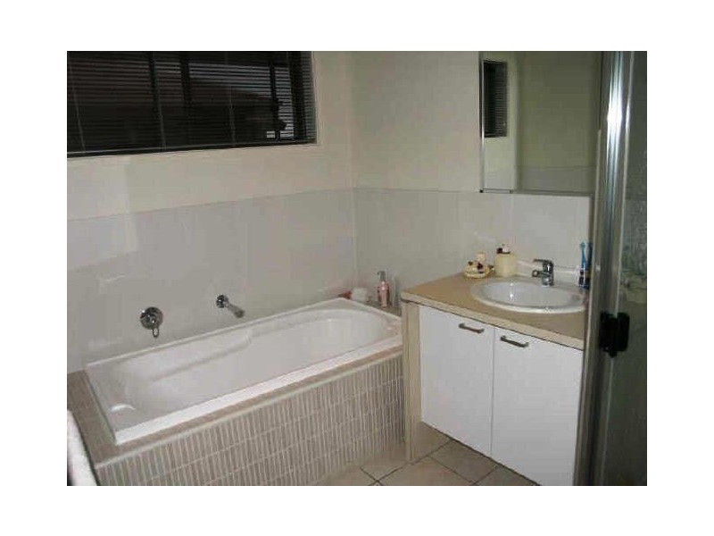 25 Highcrest Cct, Molendinar QLD 4214