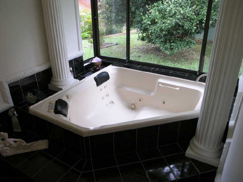 30 Cornwall Drive, Elanora QLD 4221