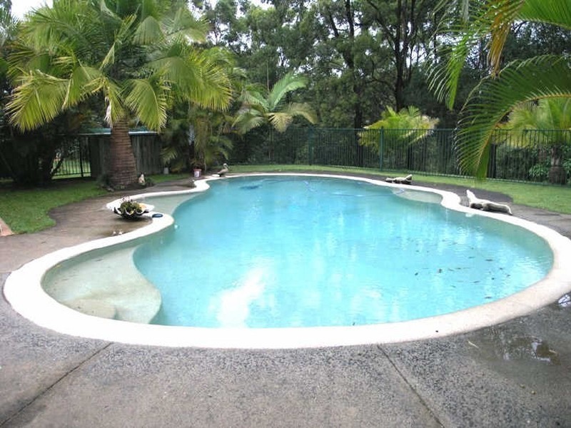 30 Cornwall Drive, Elanora QLD 4221