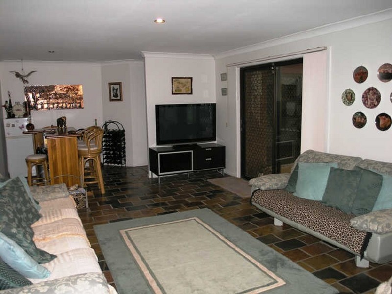 30 Cornwall Drive, Elanora QLD 4221