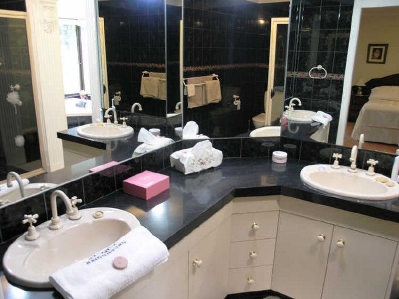 30 Cornwall Drive, Elanora QLD 4221