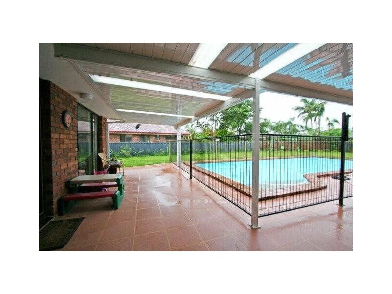 9 Sumach Place, Palm Beach QLD 4221