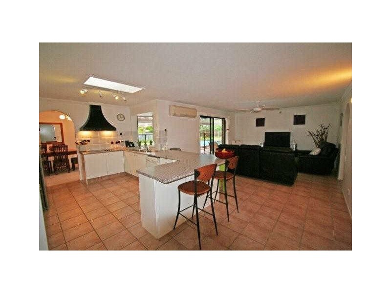 9 Sumach Place, Palm Beach QLD 4221