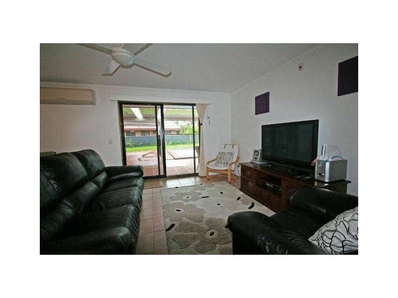 9 Sumach Place, Palm Beach QLD 4221