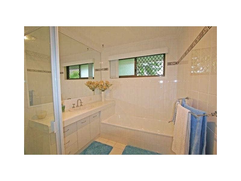 9 Sumach Place, Palm Beach QLD 4221