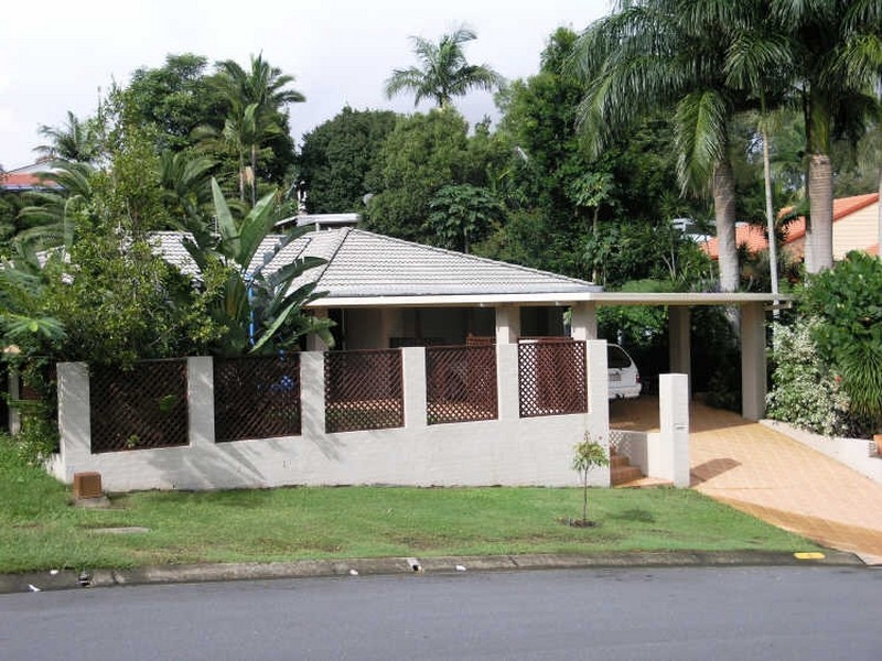 8 Kalamunda Close, Elanora QLD 4221