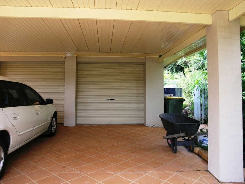 8 Kalamunda Close, Elanora QLD 4221