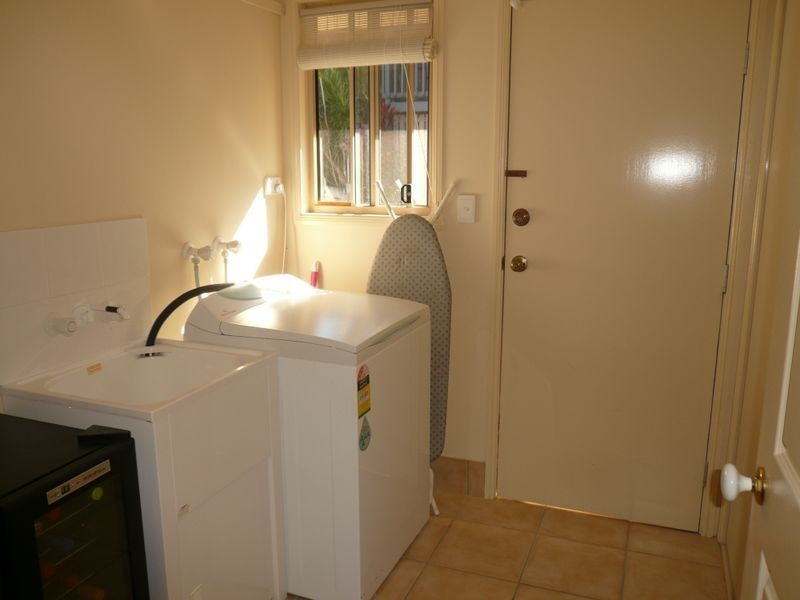 64 Doubleview Drive, Elanora QLD 4221