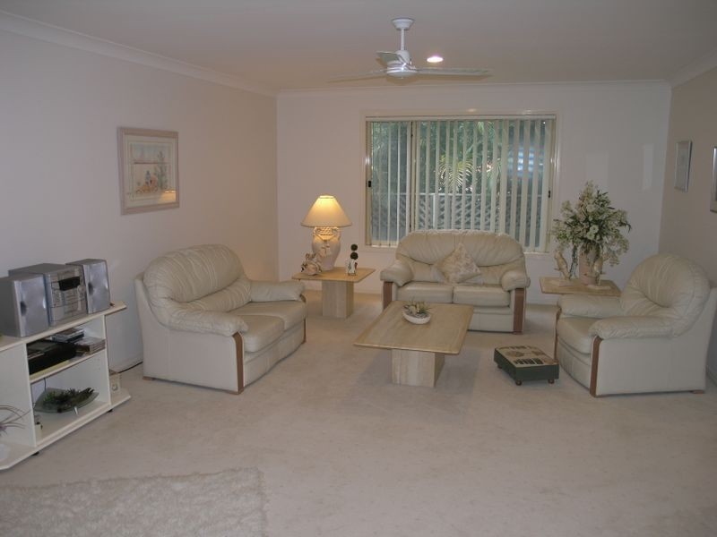 4 Hibertia Avenue, Elanora QLD 4221