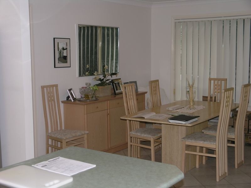 4 Hibertia Avenue, Elanora QLD 4221