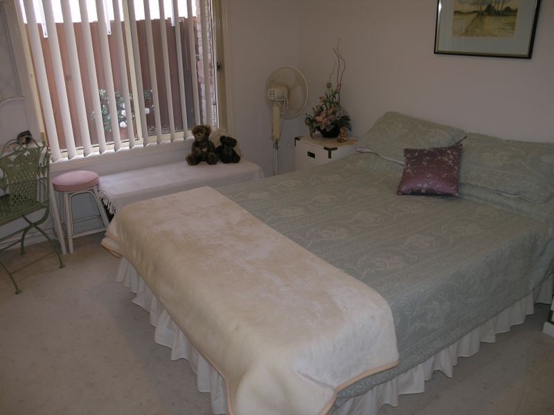 4 Hibertia Avenue, Elanora QLD 4221