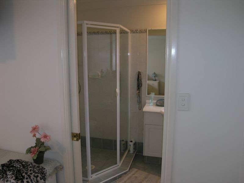 4 Hibertia Avenue, Elanora QLD 4221