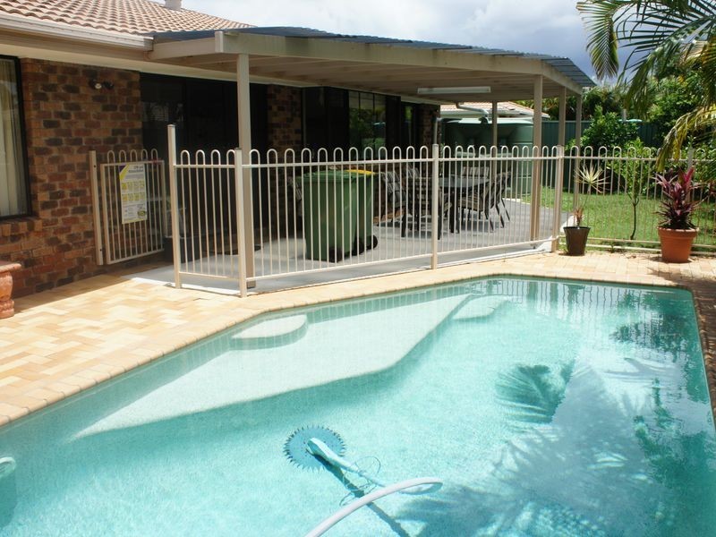 60 Avocado Street, Elanora QLD 4221