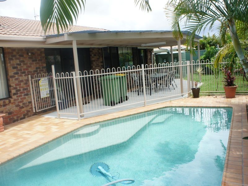 60 Avocado Street, Elanora QLD 4221