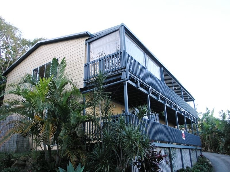 64 Doubleview Drive, Elanora QLD 4221