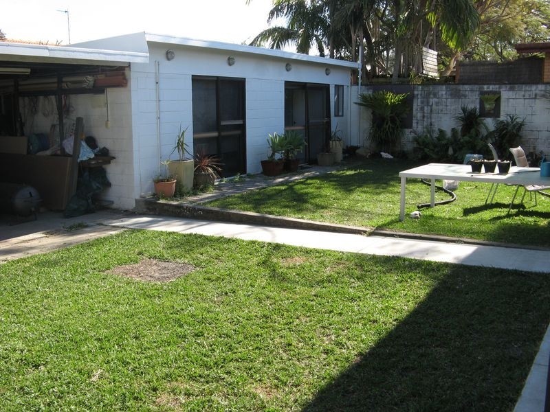 35 Mallawa Drive, Palm Beach QLD 4221