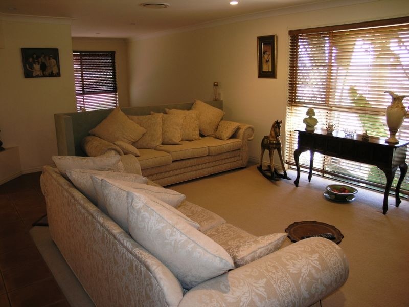 6 Bidwill Court, Elanora QLD 4221