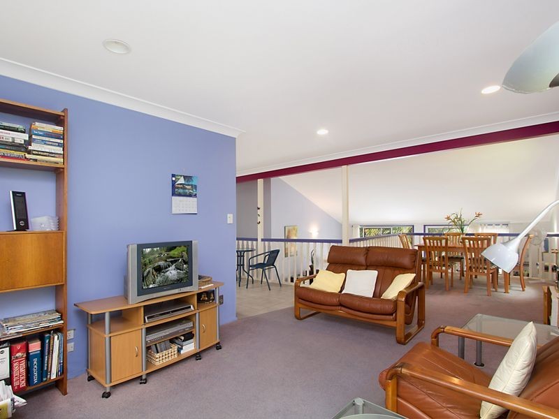 11 Kaffia Court, Elanora QLD 4221