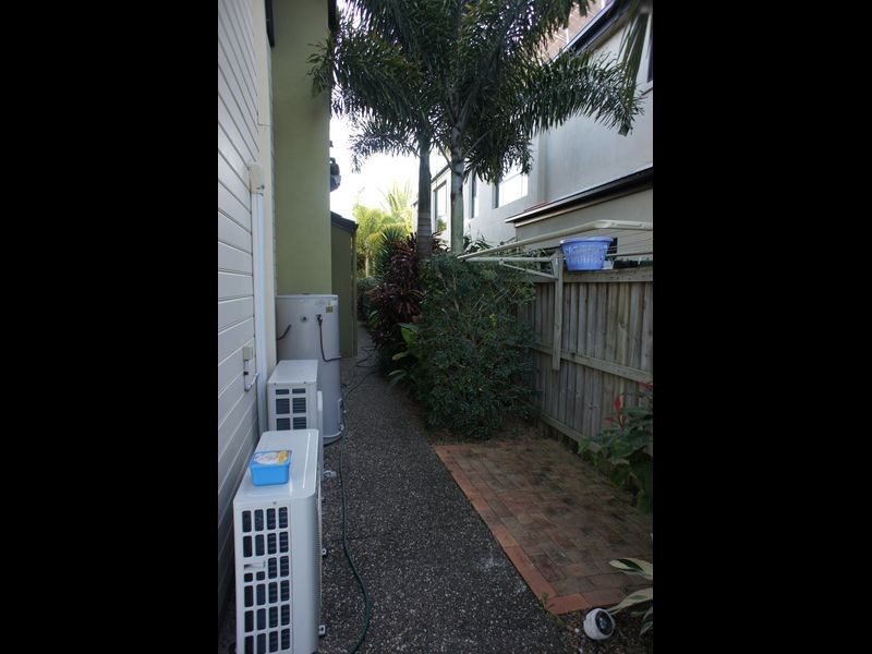 1/3 Alkira Avenue, Palm Beach QLD 4221