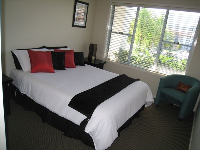 13 Tussock Court, Elanora QLD 4221