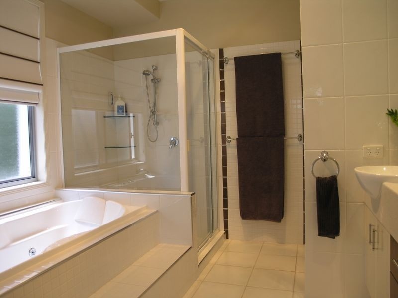 13 Tussock Court, Elanora QLD 4221