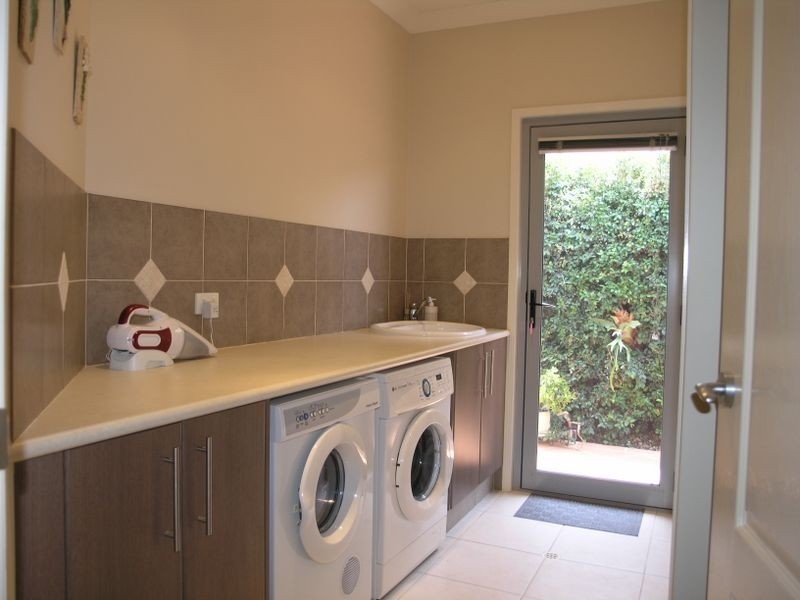 13 Tussock Court, Elanora QLD 4221