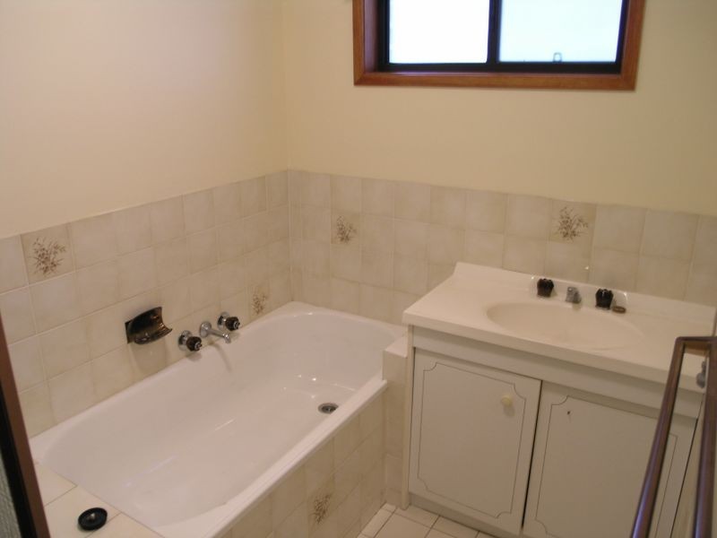 1 Currant Street, Elanora QLD 4221