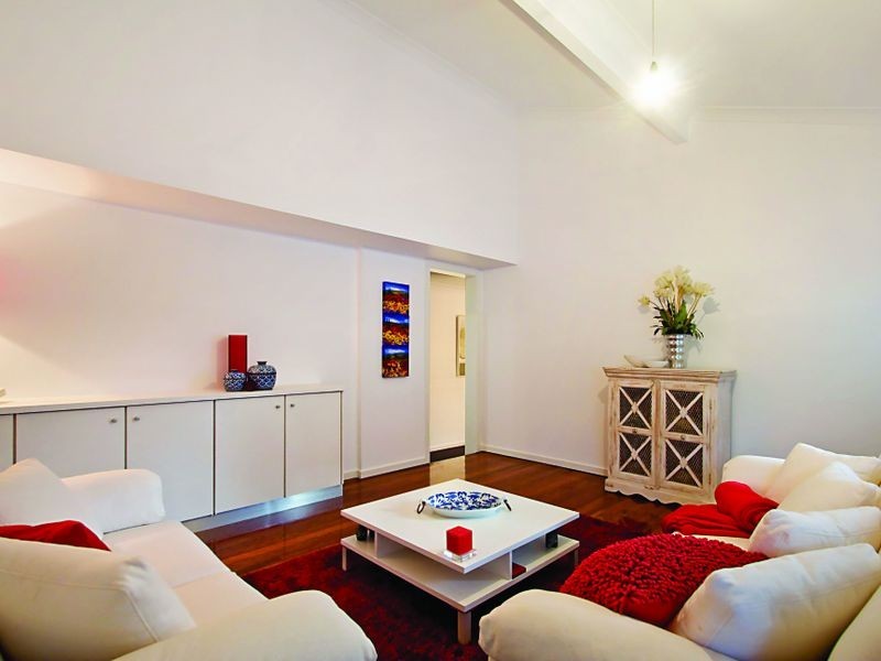 152 Tallebudgera Drive, Palm Beach QLD 4221