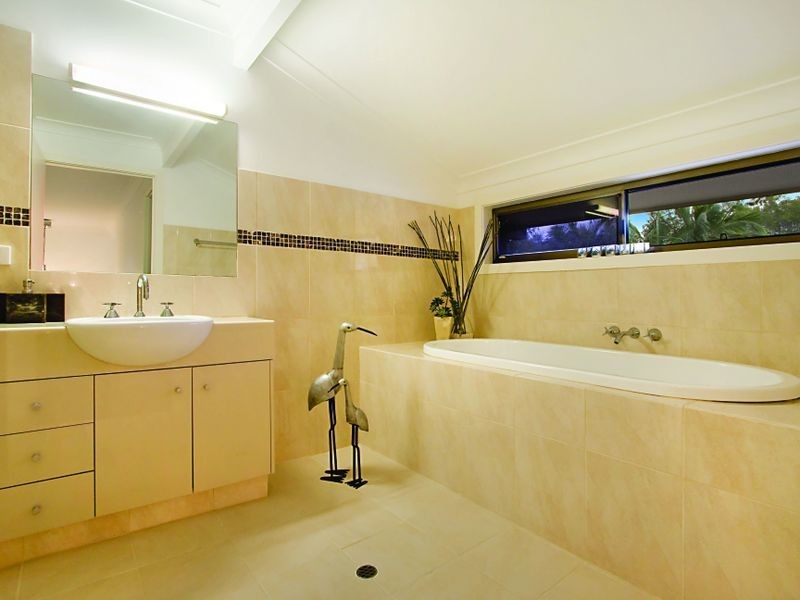 152 Tallebudgera Drive, Palm Beach QLD 4221