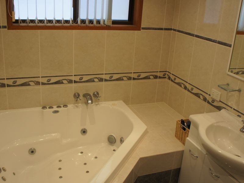 11 Dianella Court, Elanora QLD 4221