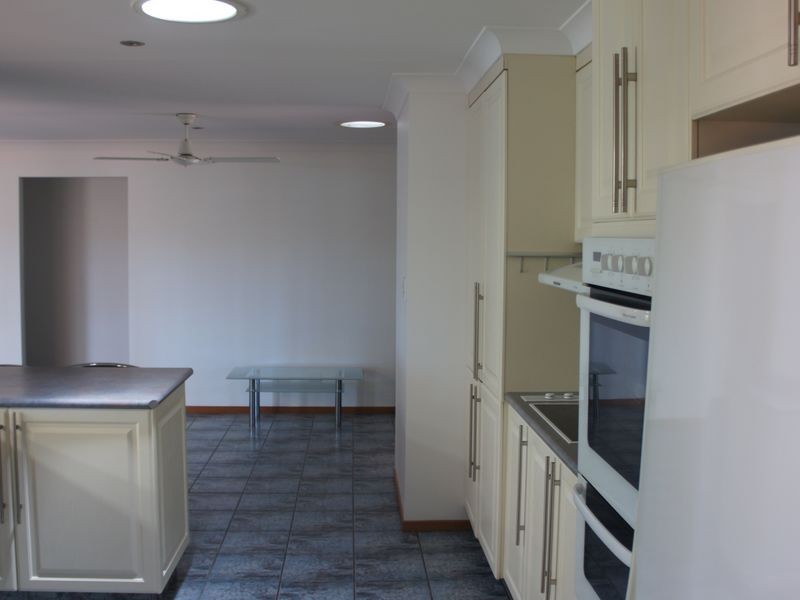 11 Dianella Court, Elanora QLD 4221