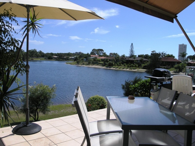 1/7 Barbet Place, Burleigh Waters QLD 4220