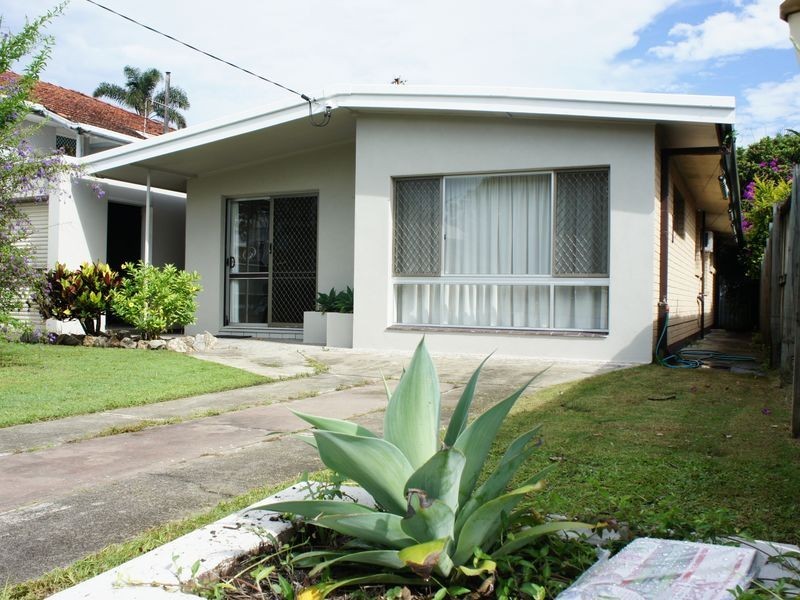 32 Fifth Avenue, Palm Beach QLD 4221