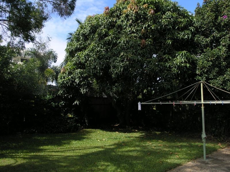 32 Fifth Avenue, Palm Beach QLD 4221