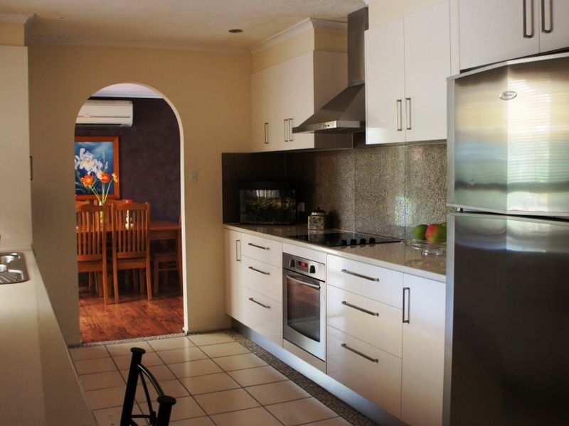 8 Burdock Street, Elanora QLD 4221