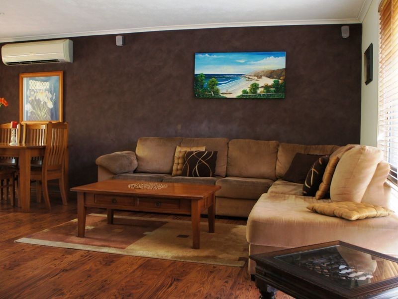 8 Burdock Street, Elanora QLD 4221